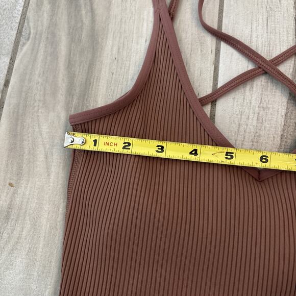 Vuori Tank Top Womens Sz Small Rib Crop Stretch Built In Bra Unpadded VWA189 - Picture 3 of 9